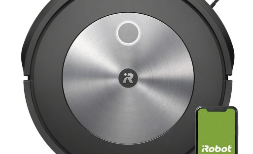 j7_j7-_Photo_Studio_FrontStanding_Hero_Phone_2000x2000